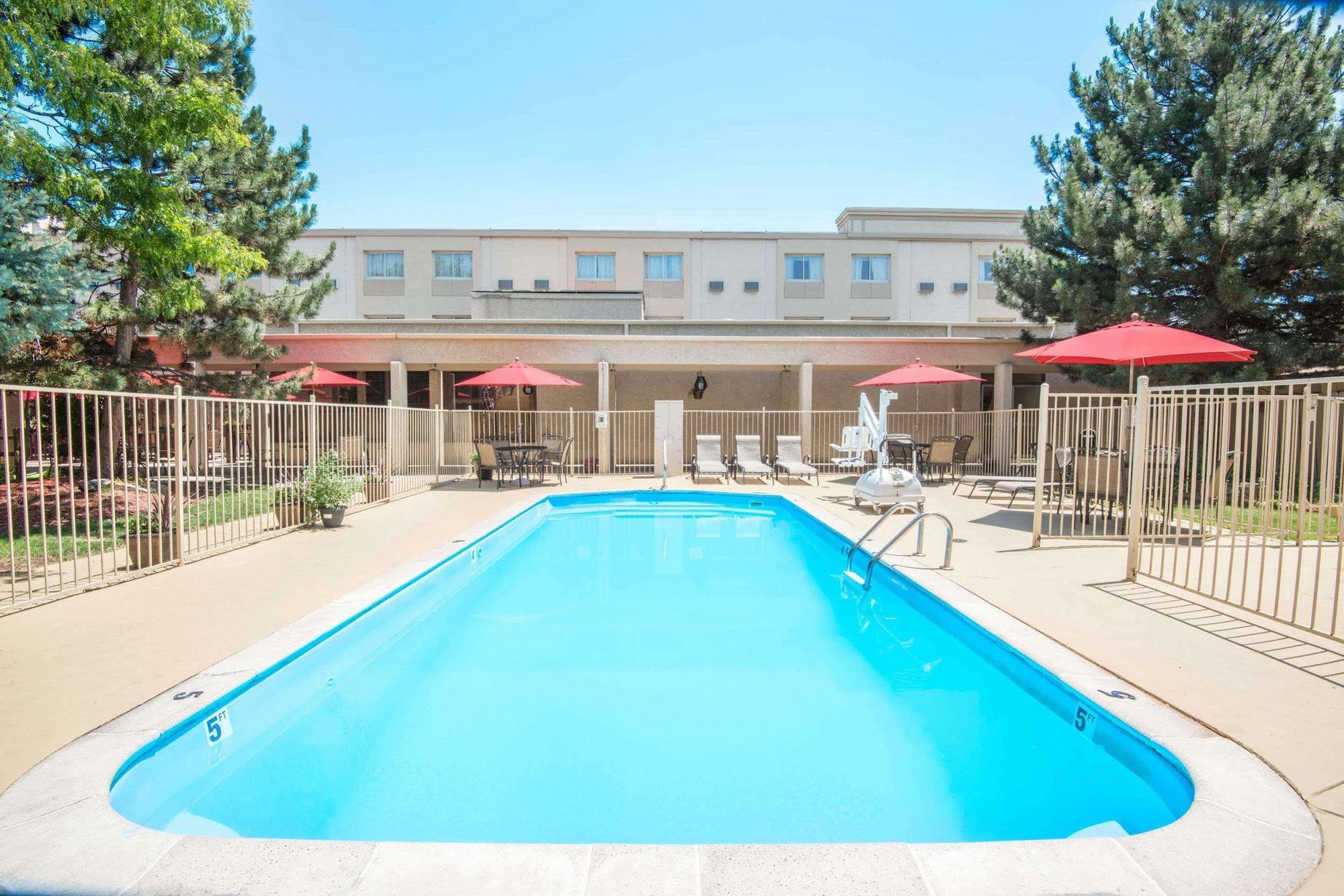 Ramada By Wyndham Denver Downtown Buitenkant foto